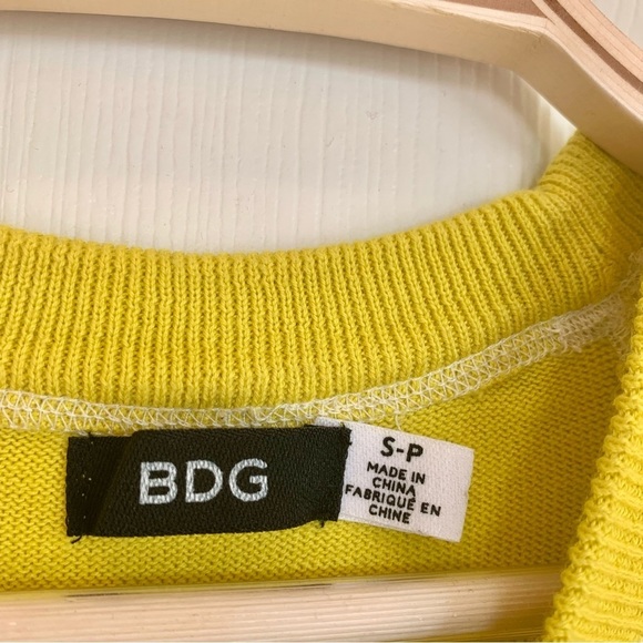 Bright Yellow Short Sleeve Raglan Sweater Knit Top - Picture 5 of 6